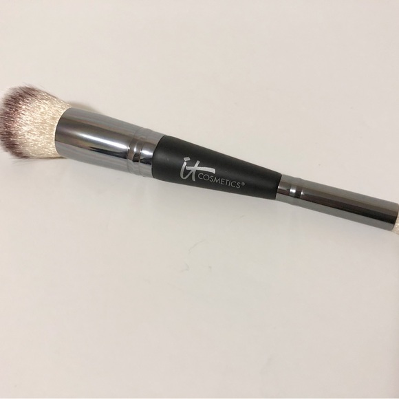 - 🌸New IT cosmetics heavenly luxe complexion perfection brush #7 - Picture 3 of 4